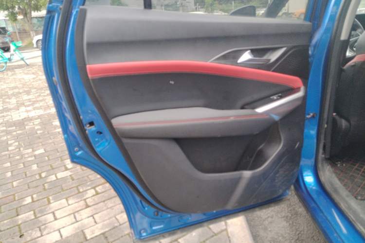 Used SOL X8 2021 300T DCT Prestige Smart Connect Edition 6 Seats Left Rear Door Interior