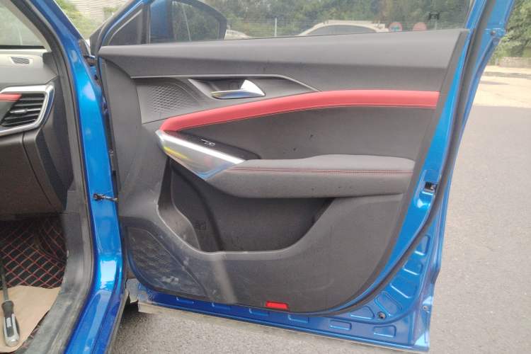 Used SOL X8 2021 300T DCT Prestige Smart Connect Edition 6 Seats Right Front Door Interior
