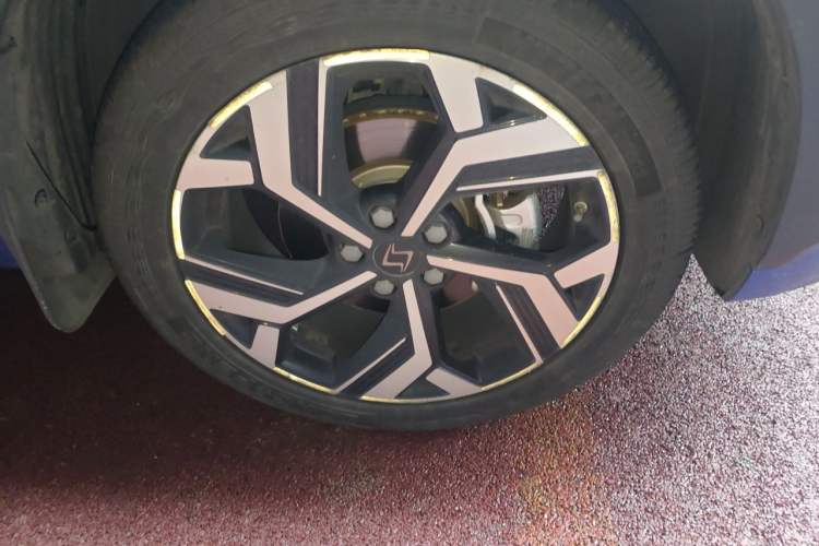 Used SOL X8 2021 300T DCT Prestige Smart Connectivity Edition 5-seater Right Front Wheel Hub