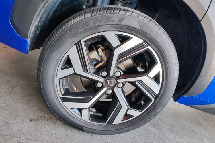 Used SOL X8 2021 300T DCT Luxury Smart Connect Edition 7 Seats Right Rear Wheel Hub
