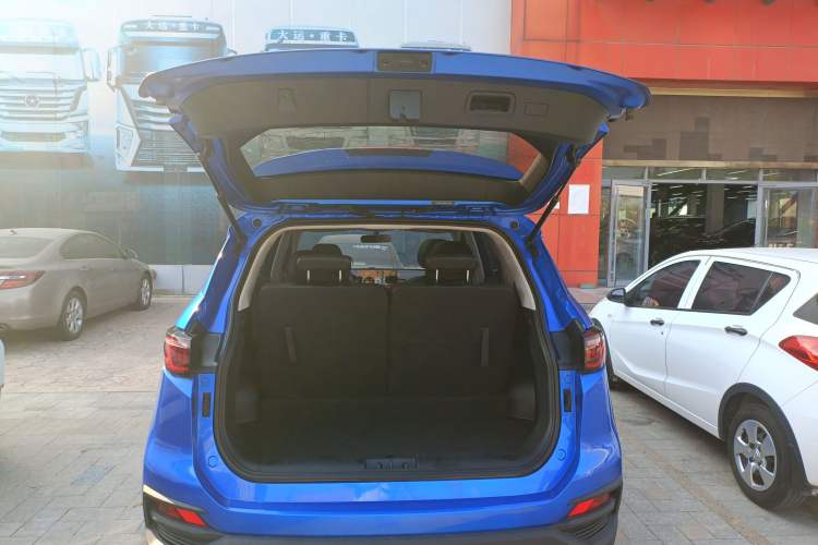 Used SOL X8 2021 300T DCT Leading Smart Connectivity Version 6 Seats Trunk