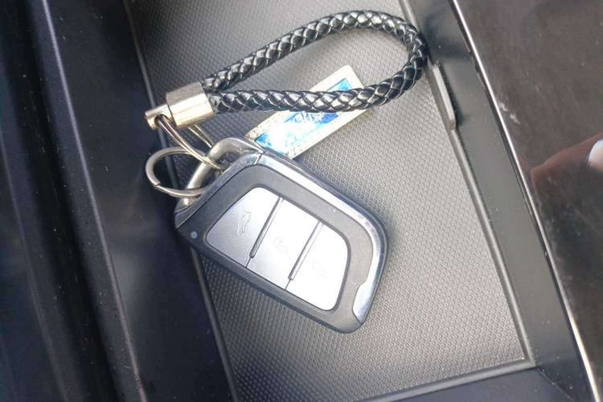 Used SOL X8 2021 300T DCT Leading Smart Connectivity Version 6 Seats Vehicle Key
