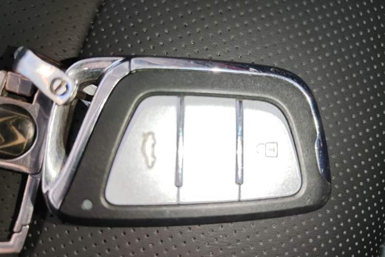 Used SOL X8 2021 300T DCT Luxury Smart Connect Edition 7 Seats Vehicle Key