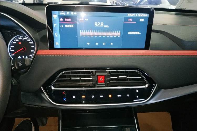 Used SOL X8 2021 300T DCT Luxury Smart Connect Edition 5 Seats Audio And AC Panel