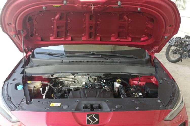 Used SOL X8 2021 300T DCT Luxury Smart Connect Edition 6 Seats Engine Bay
