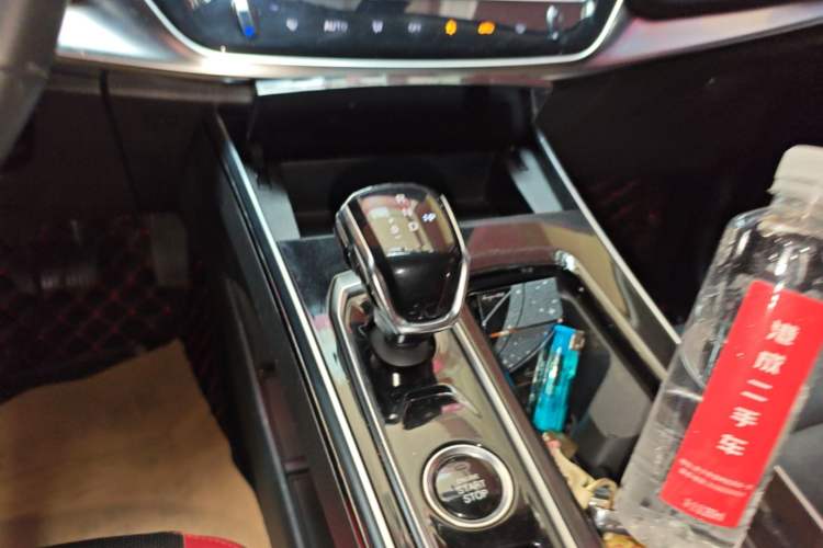 Used SOL X8 2021 300T DCT Prestige Smart Connectivity Edition 5-seater Gear Lever