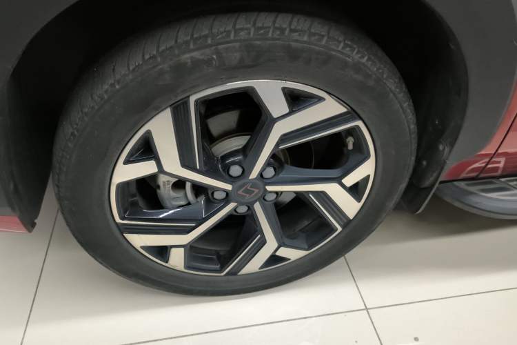 Used SOL X8 2021 300T DCT Prestige Smart Connect Edition 6 Seats Left Front Wheel Hub