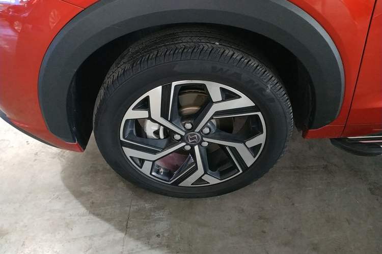 Used SOL X8 2021 300T DCT Luxury Smart Connect Edition 5 Seats Left Front Wheel Hub