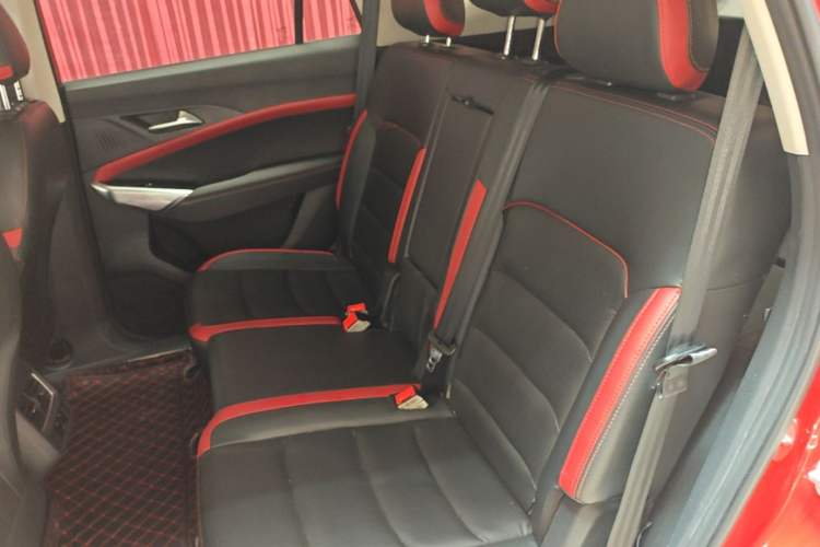 Used SOL X8 2021 300T DCT Prestige Smart Connectivity Edition 5-seater Left Rear Seat