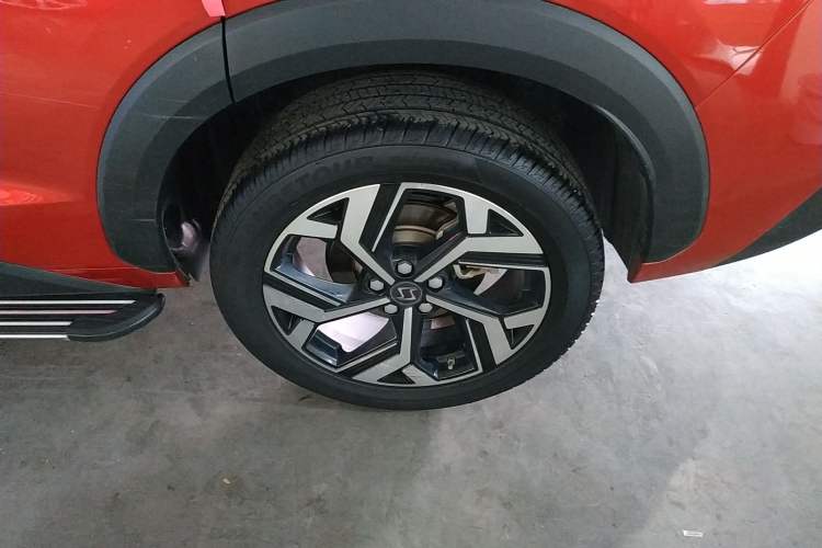 Used SOL X8 2021 300T DCT Luxury Smart Connect Edition 5 Seats Left Rear Wheel Hub