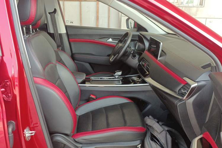 Used SOL X8 2021 300T DCT Luxury Smart Connect Edition 6 Seats Right Front Seat