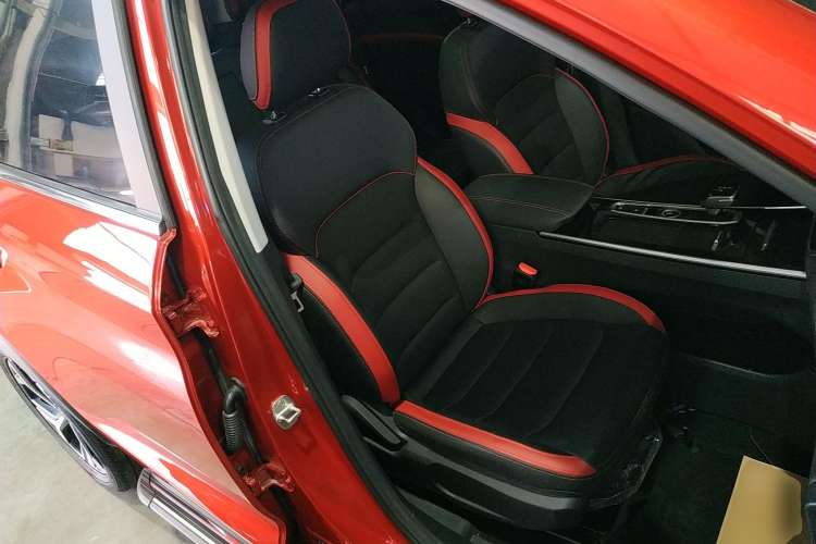 Used SOL X8 2021 300T DCT Luxury Smart Connect Edition 5 Seats Right Front Seat
