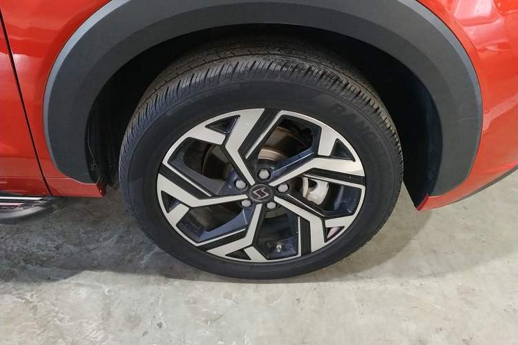 Used SOL X8 2021 300T DCT Luxury Smart Connect Edition 5 Seats Right Front Wheel Hub