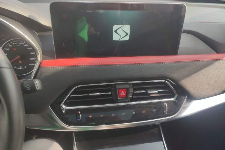 Used SOL X8 2021 300T DCT Luxury Smart Connect Edition 5 Seats Audio And AC Panel