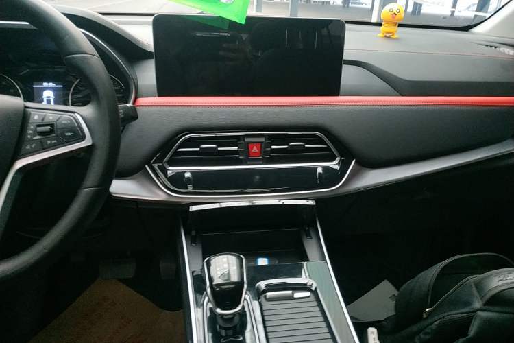 Used SOL X8 2021 300T DCT Leading Smart Connectivity Version 6 Seats Audio And AC Panel