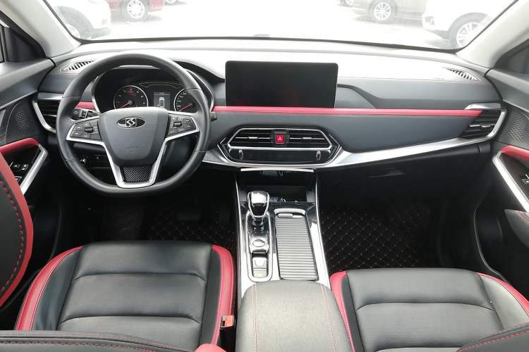 Used SOL X8 2021 300T DCT Leading Smart Connectivity Version 6 Seats Center Console