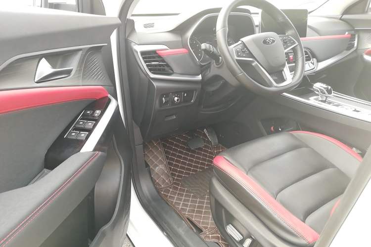 Used SOL X8 2021 300T DCT Leading Smart Connectivity Version 6 Seats Driver Seat