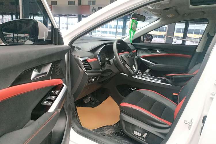 Used SOL X8 2021 300T DCT Leading Smart Connectivity Version 6 Seats Driver Seat