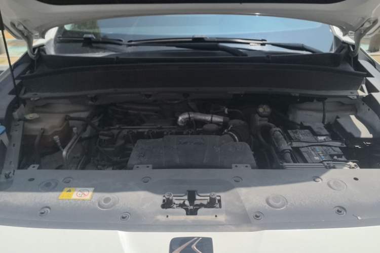 Used SOL X8 2021 300T DCT Leading Smart Connectivity Version 7 Seats Engine Bay