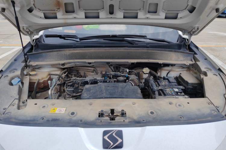 Used SOL X8 2021 300T DCT Leading Smart Connectivity Version 7 Seats Engine Bay