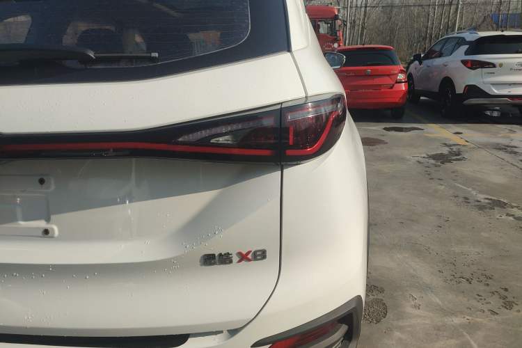 Used SOL X8 2021 300T DCT Luxury Smart Connect Edition 5 Seats Exterior 6