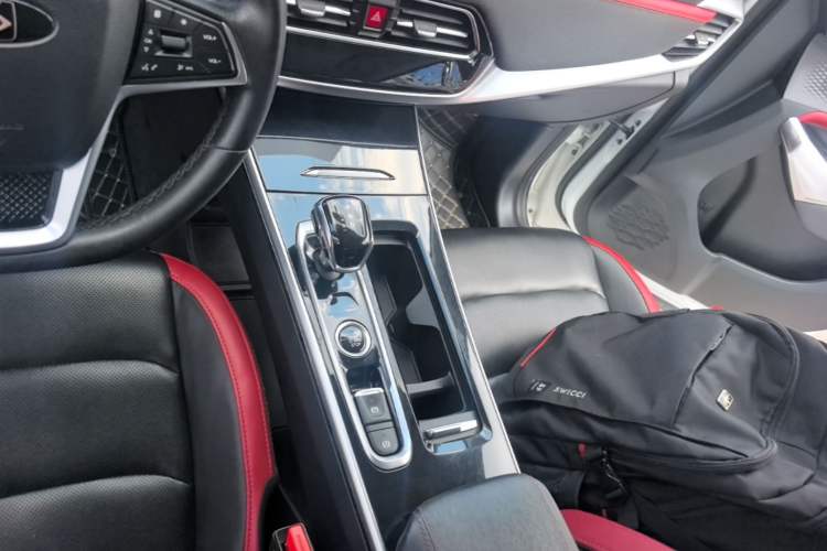 Used SOL X8 2021 300T DCT Luxury Smart Connect Edition 7 Seats Gear Lever