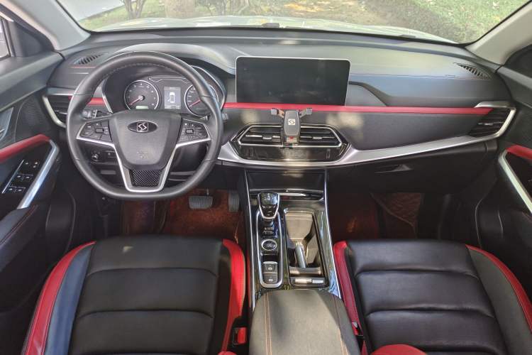 Used SOL X8 2021 300T DCT Leading Smart Connectivity Version 7 Seats Interior 1