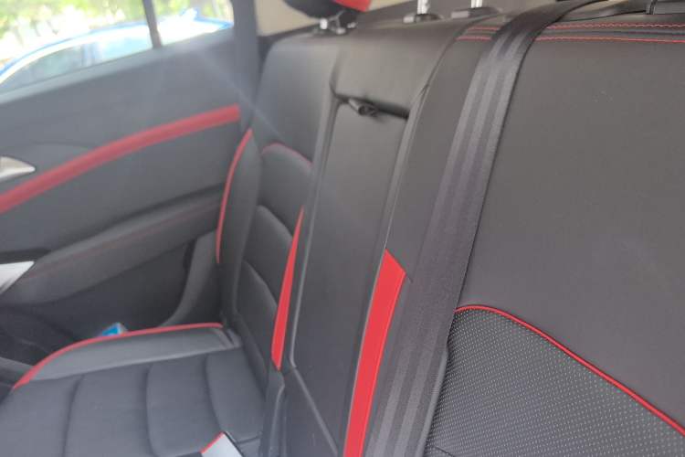 Used SOL X8 2021 300T DCT Leading Smart Connectivity Version 7 Seats Interior 4