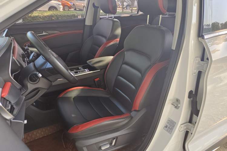 Used SOL X8 2021 300T DCT Leading Smart Connectivity Version 7 Seats Interior 5