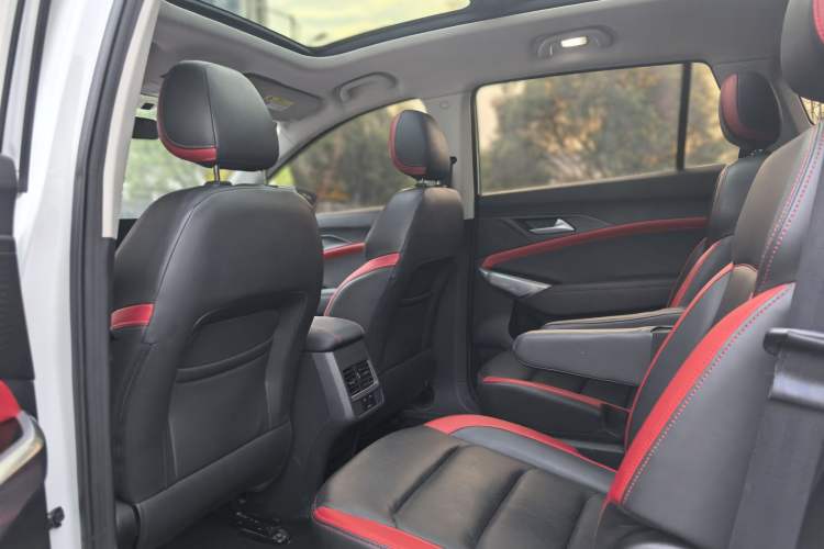 Used SOL X8 2021 300T DCT Luxury Smart Connect Edition 6 Seats Interior 5