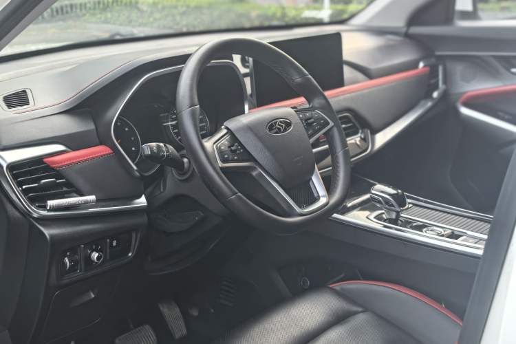 Used SOL X8 2021 300T DCT Luxury Smart Connect Edition 6 Seats Interior 6