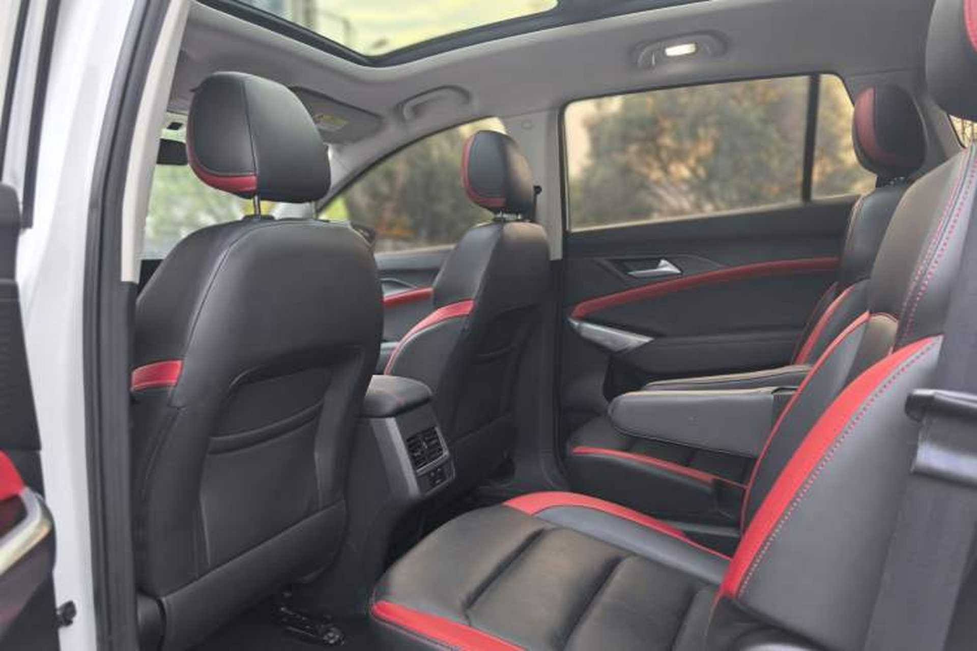 Used SOL X8 2021 300T DCT Leading Smart Connectivity Version 6 Seats Interior 6