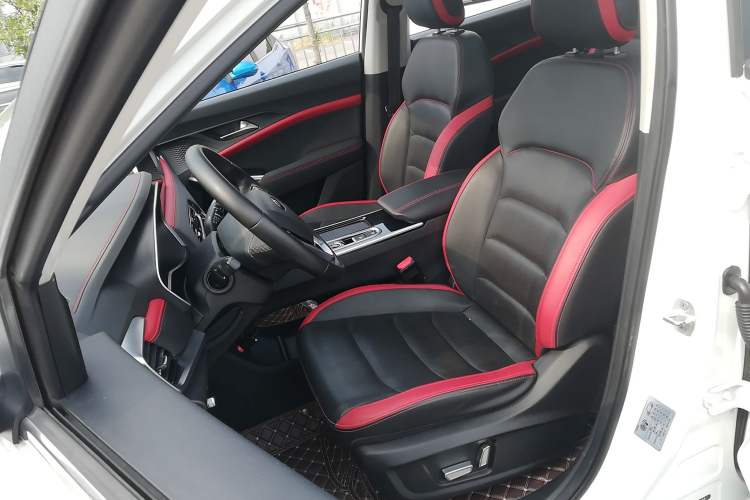 Used SOL X8 2021 300T DCT Leading Smart Connectivity Version 6 Seats Left Front Seat