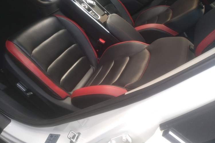 Used SOL X8 2021 300T DCT Luxury Smart Connect Edition 6 Seats Left Front Seat