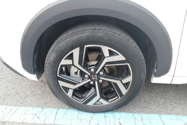 Used SOL X8 2021 300T DCT Leading Smart Connectivity Version 6 Seats Left Front Wheel Hub