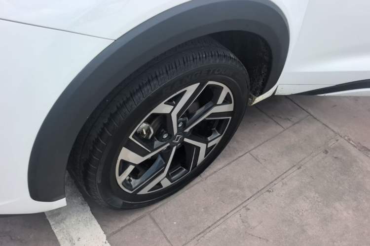 Used SOL X8 2021 300T DCT Luxury Smart Connect Edition 7 Seats Left Front Wheel Hub