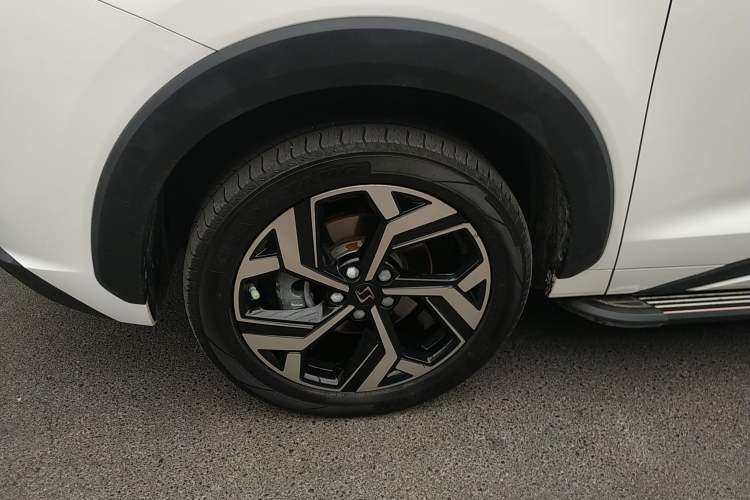 Used SOL X8 2021 300T DCT Leading Smart Connectivity Version 6 Seats Left Front Wheel Hub
