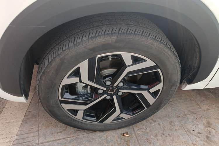 Used SOL X8 2021 300T DCT Leading Smart Connectivity Version 7 Seats Left Front Wheel Hub