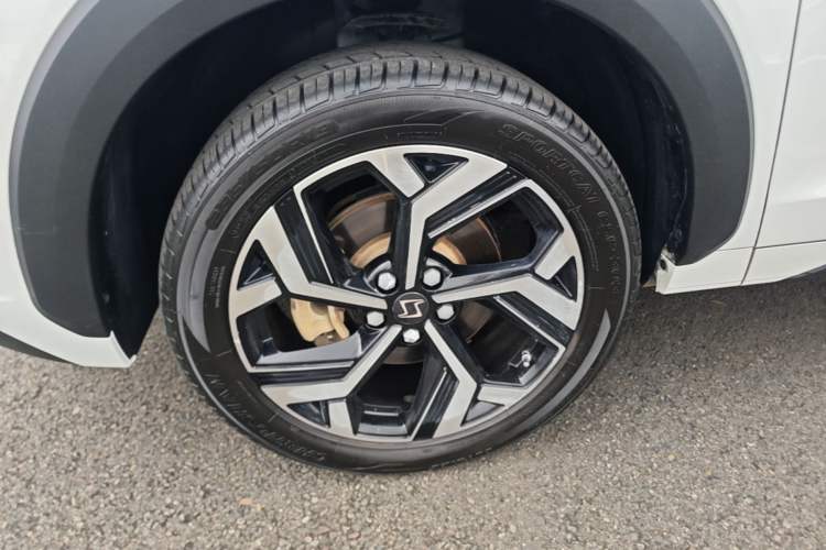 Used SOL X8 2021 300T DCT Luxury Smart Connect Edition 7 Seats Left Front Wheel Hub