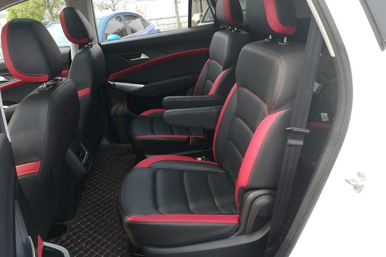 Used SOL X8 2021 300T DCT Leading Smart Connectivity Version 6 Seats Left Rear Seat