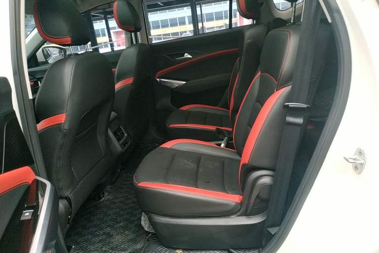 Used SOL X8 2021 300T DCT Leading Smart Connectivity Version 6 Seats Left Rear Seat
