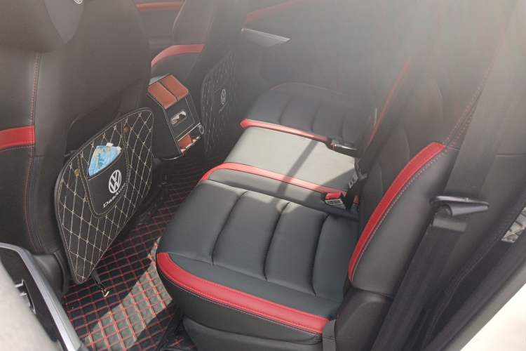Used SOL X8 2021 300T DCT Leading Smart Connectivity Version 7 Seats Left Rear Seat