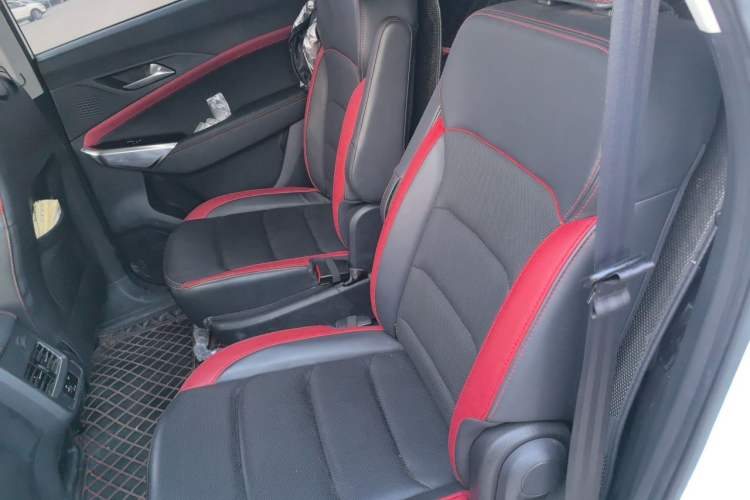 Used SOL X8 2021 300T DCT Panoramic Luxury Edition 6 Seats Left Rear Seat