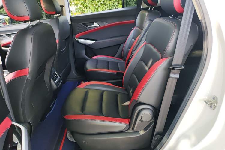 Used SOL X8 2021 300T DCT Luxury Smart Connect Edition 6 Seats Left Rear Seat