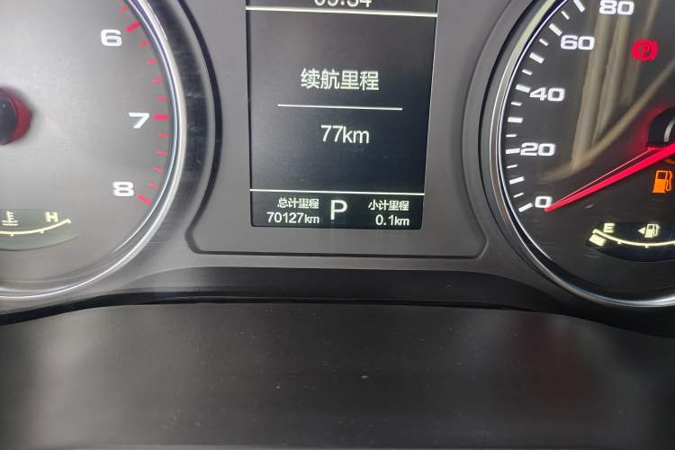 Used SOL X8 2021 300T DCT Leading Smart Connectivity Version 7 Seats Odometer Close Up
