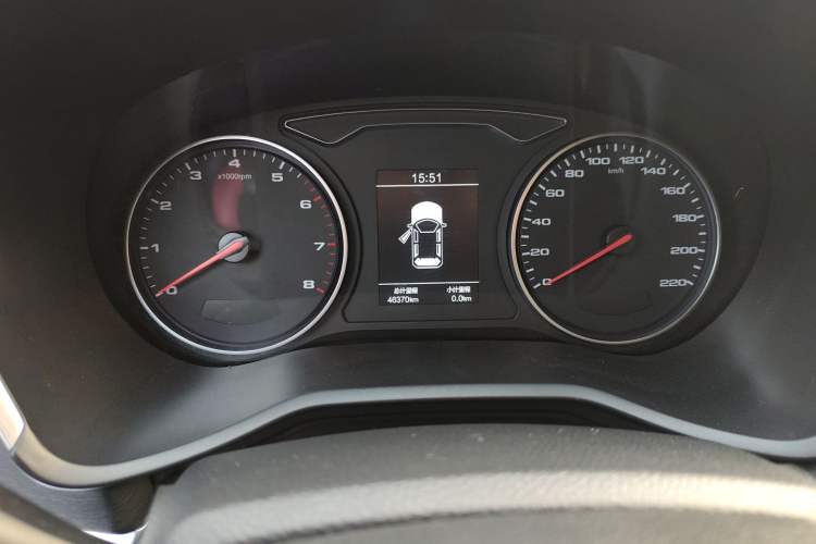 Used SOL X8 2021 300T DCT Luxury Smart Connect Edition 6 Seats Odometer Close Up
