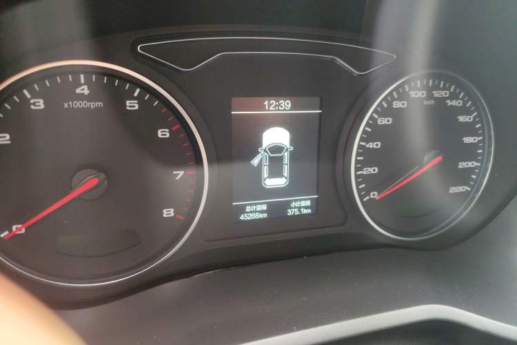 Used SOL X8 2021 300T DCT Luxury Smart Connect Edition 6 Seats Odometer Close Up