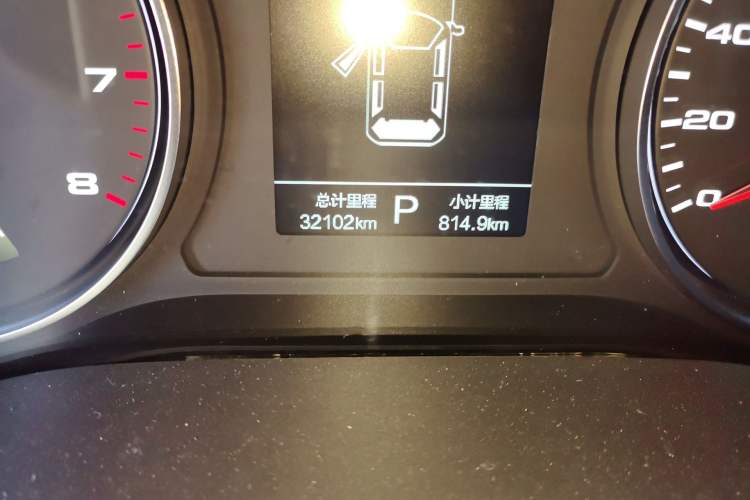 Used SOL X8 2021 300T DCT Comfort Edition 6 Seats Odometer Close Up