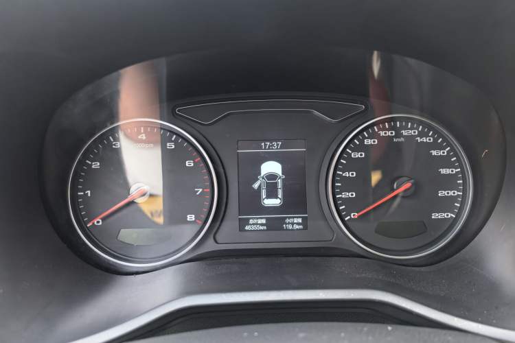 Used SOL X8 2021 300T DCT Leading Smart Connectivity Version 6 Seats Odometer Close Up