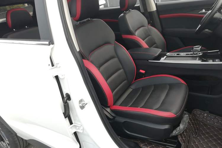 Used SOL X8 2021 300T DCT Leading Smart Connectivity Version 6 Seats Right Front Seat